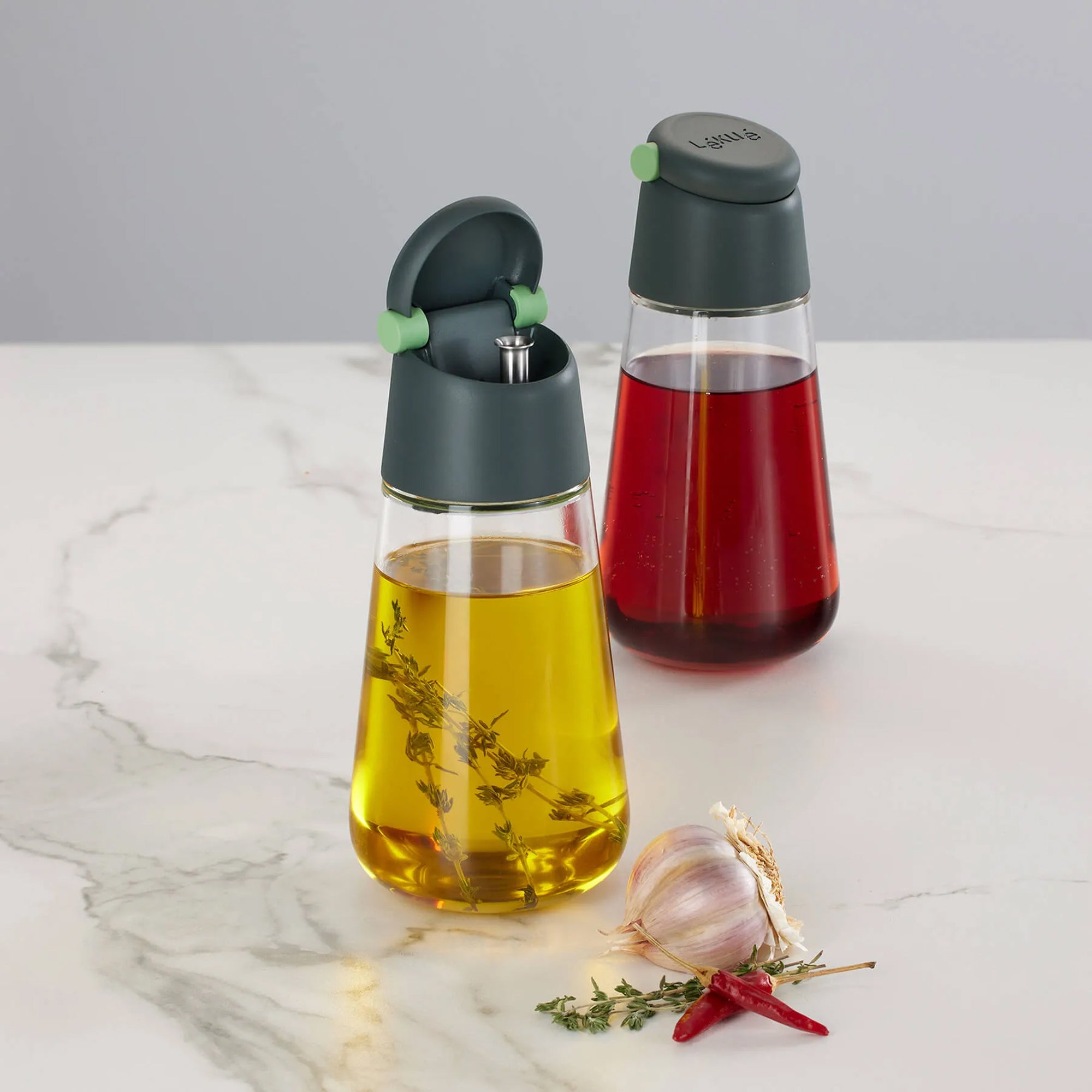 Set de 2 Dispensadores Aceite y Vinagre de Cristal y Policarbonato Lékué