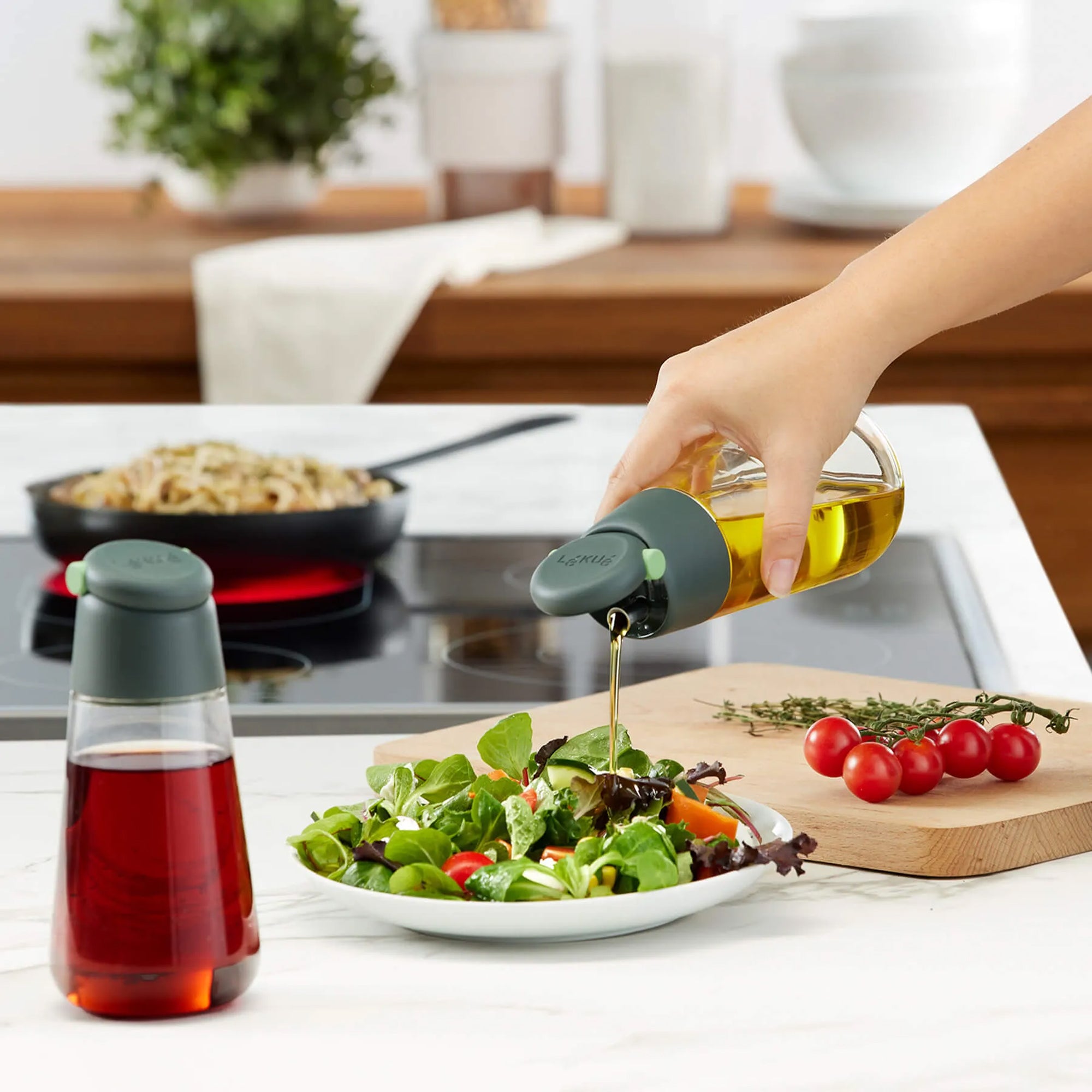 Set de 2 Dispensadores Aceite y Vinagre de Cristal y Policarbonato Lékué