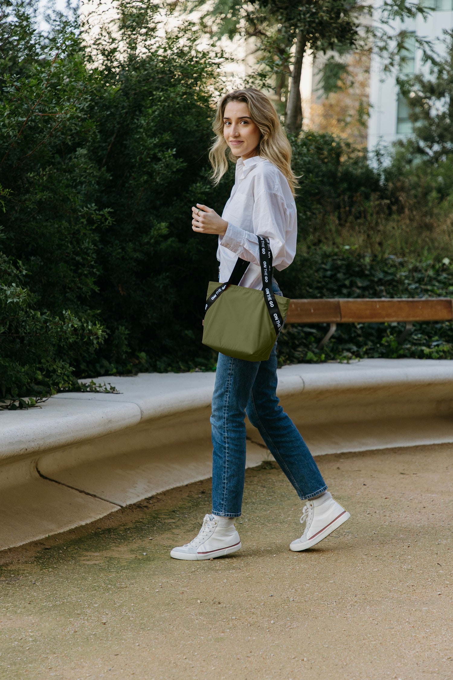 Lonchera Tote On The Go 3.7 Lt Verde IRIS Barcelona