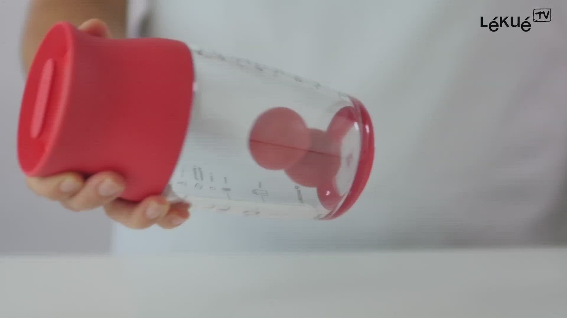 Cargar vídeo: recipiente mezclador masas, mezclador masa, mezclador hot cakes, mezclador masa hot cakez, shaker masa, shaker masa hot cakes, mezclador, mezclador rojo, mezclador rojo lekue