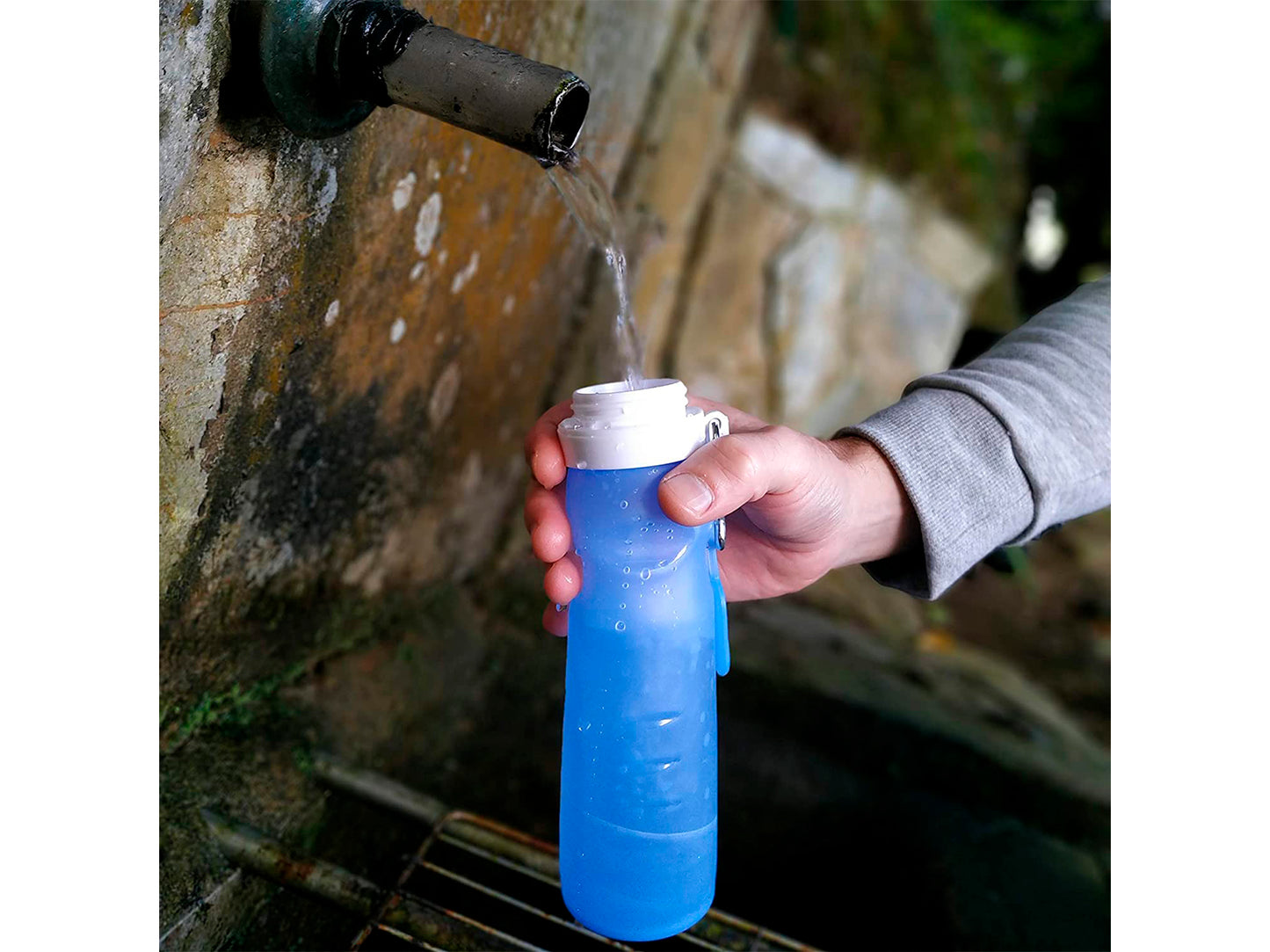 botella azul agua, botella, botella agua, botella agua plegable, botella plegable agua, bote agua, bote agua plegable, botella practica plegable, botella silicon plegable